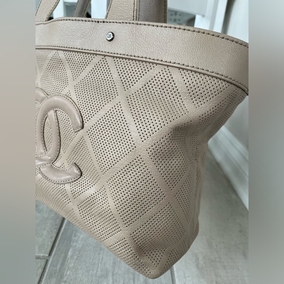 Chanel Beige Perforated Caviar Tote - Picture 3 of 16